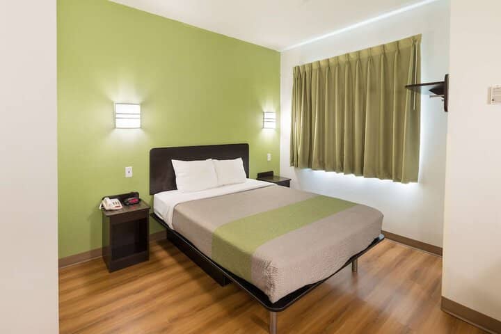 Room 10 of 29