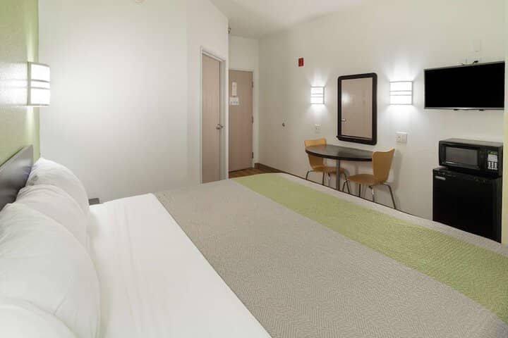 Room 18 of 29
