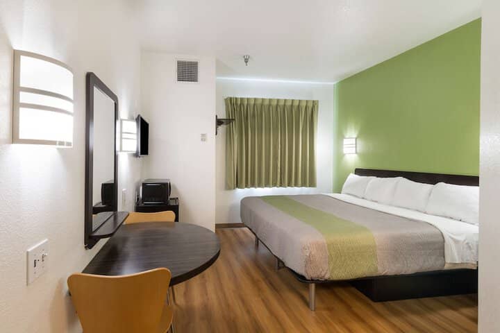 Room 8 of 29